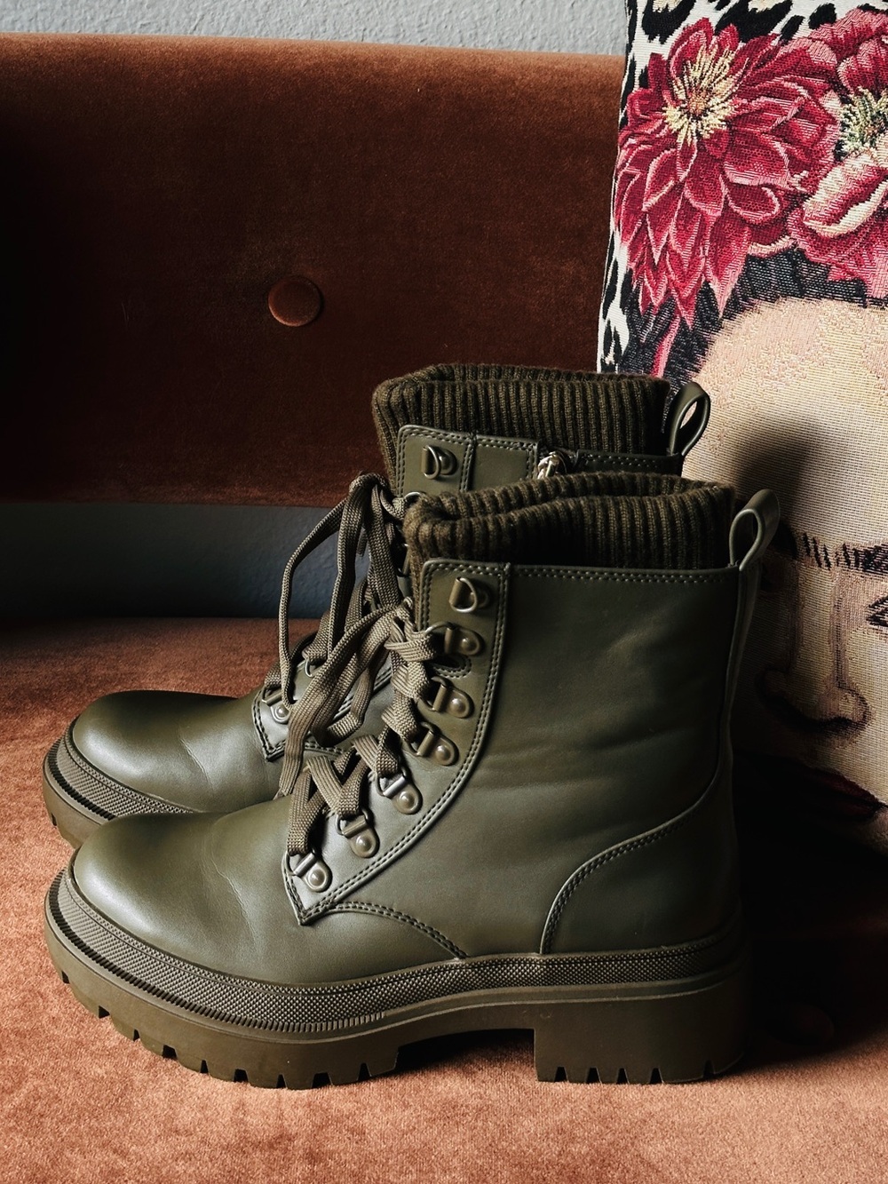 Combat Boots JLO Jennifer Lopez Briana - Olive Green - Size 6.5